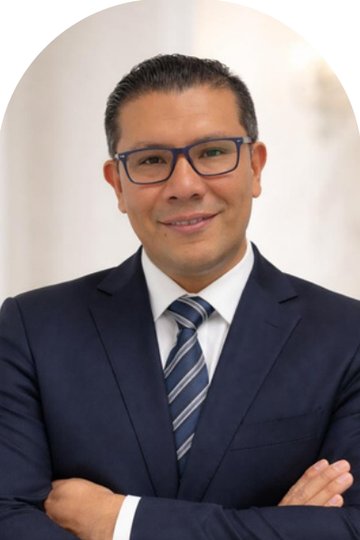 Dr. César Caamal