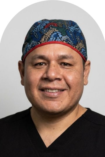 Dr. Gunter Vásquez
